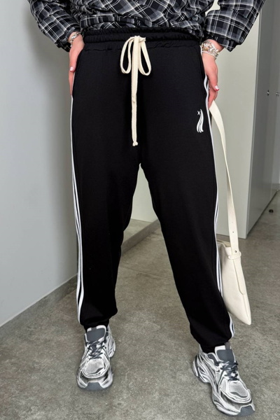 Спортивні штани "Сінтія" чорні